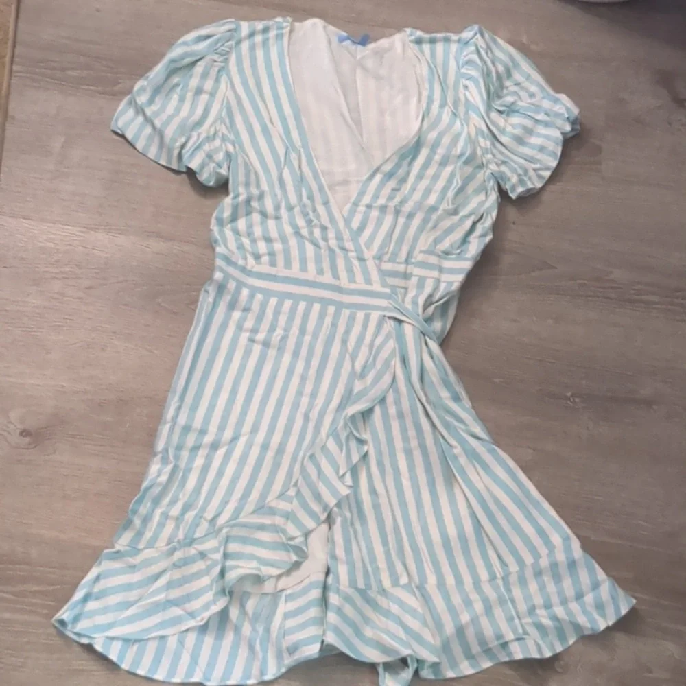 Draper James RSVP blue white stripe wrap dress size large - Picture 1 of 1